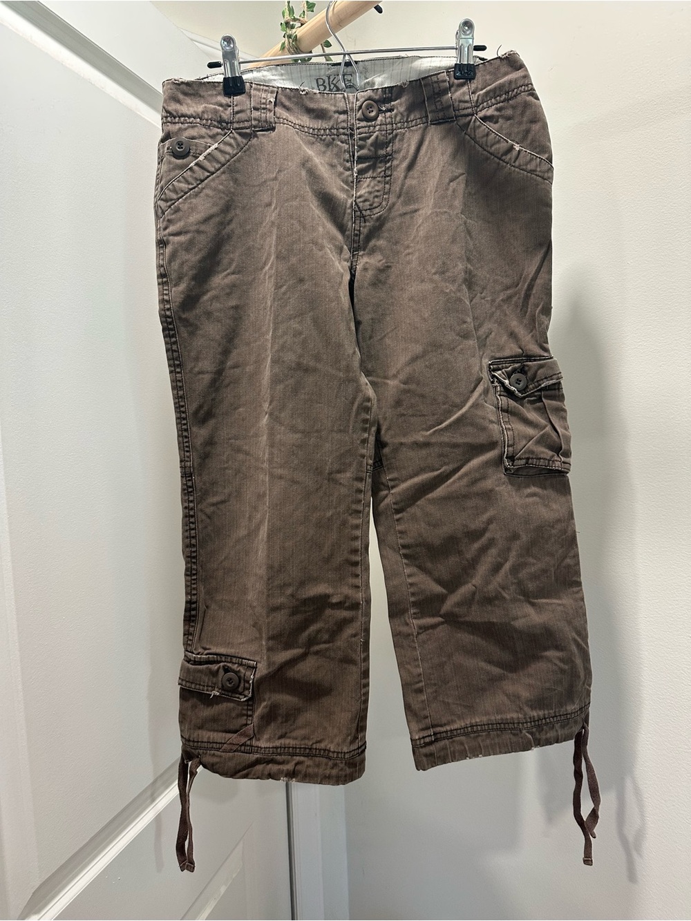 Early 2000’s Y2K BKE Canyon Women’s Cargo Capris 28x23